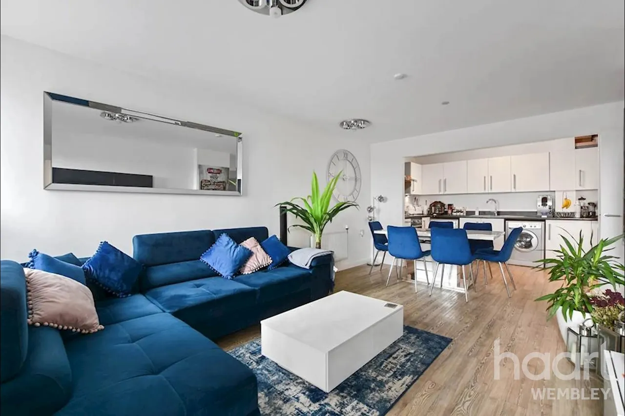 High Road, Wembley, HA9, photo 5