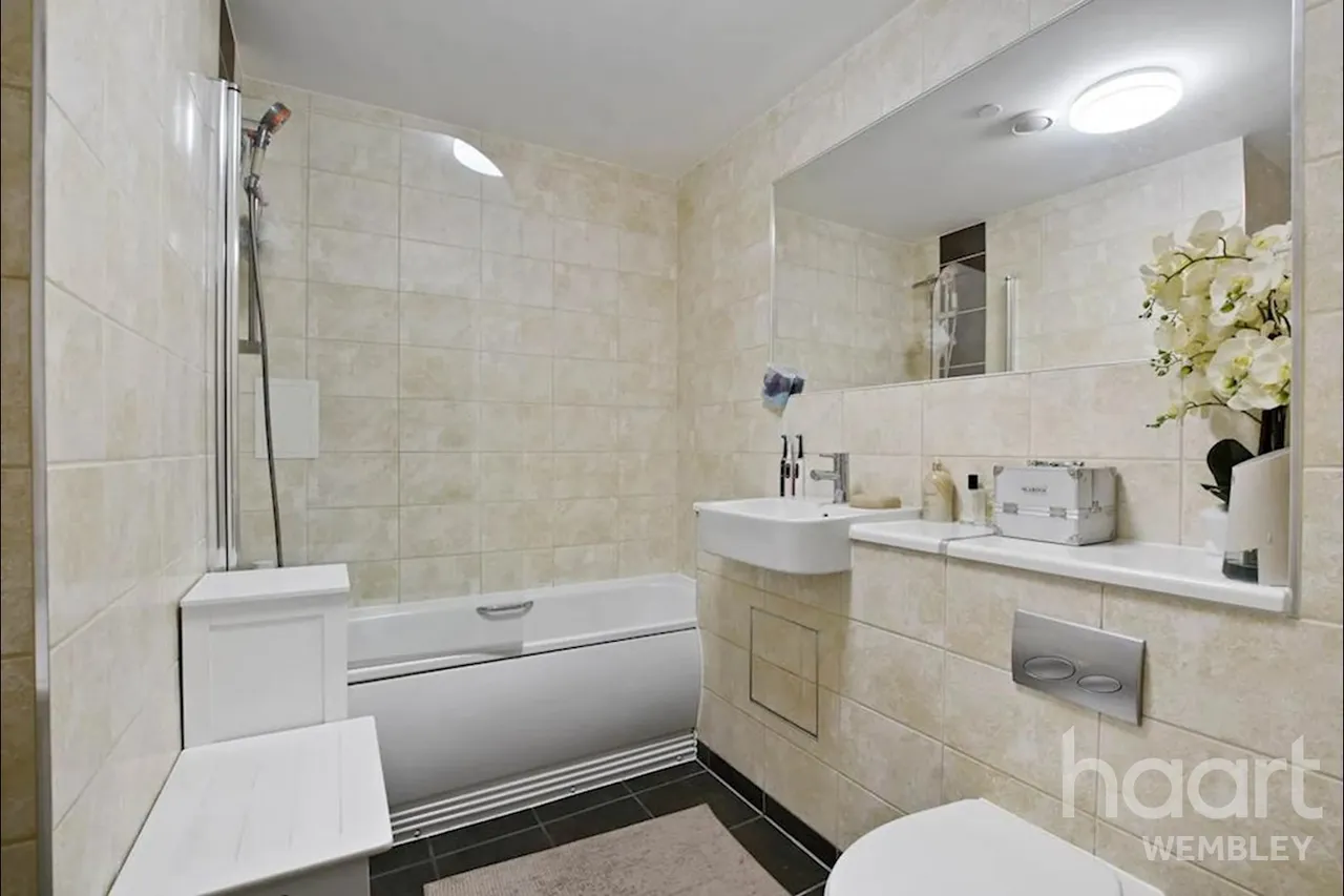 High Road, Wembley, HA9, photo 8