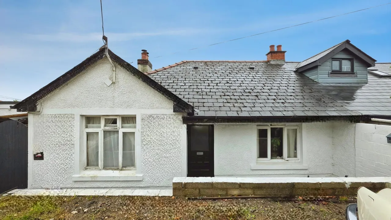 3 bed house for sale — Wyndham Crescent, Bridgend, CF31 3DN
