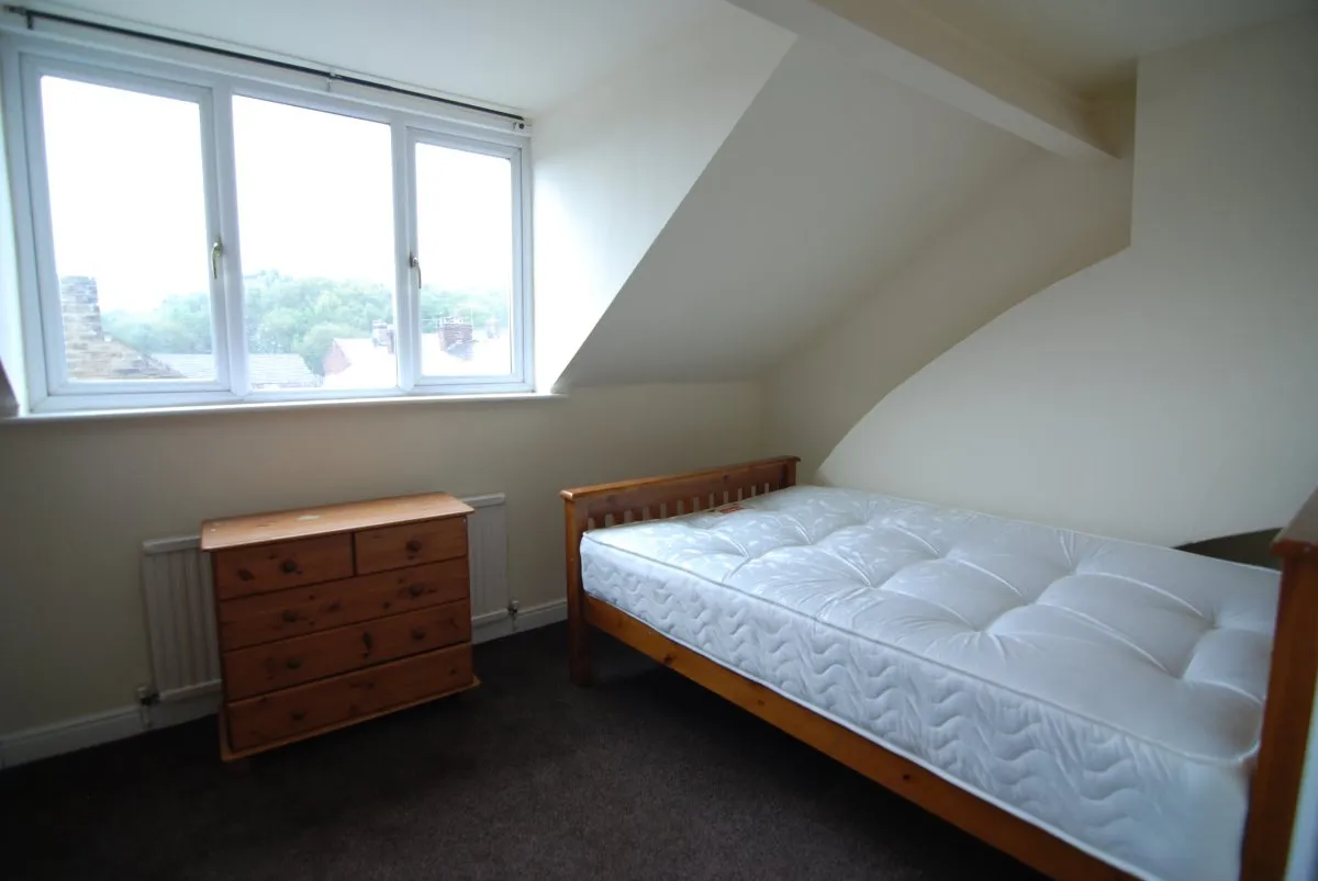 Doncaster Road, Ardsley, photo 14