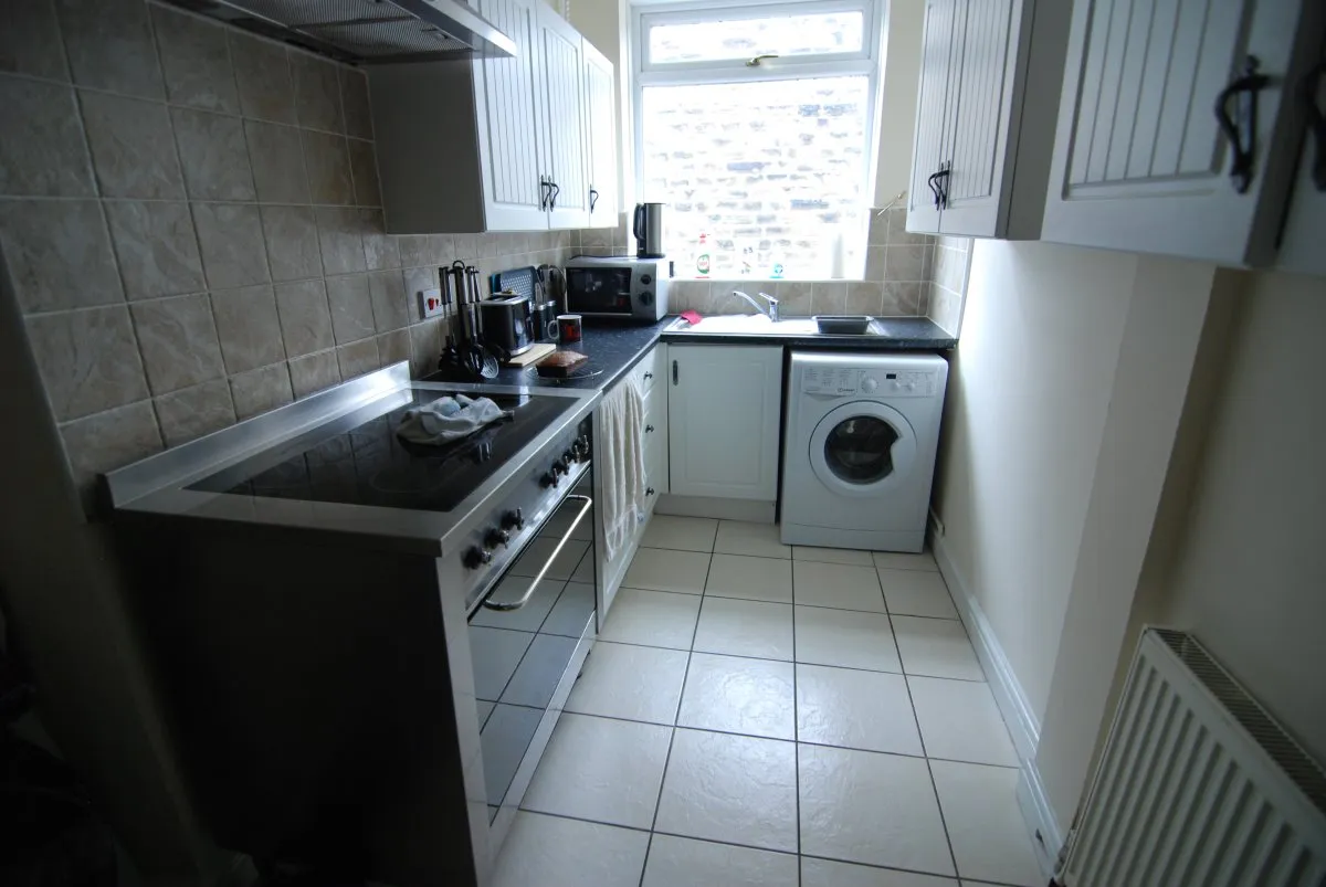 Doncaster Road, Ardsley, photo 15