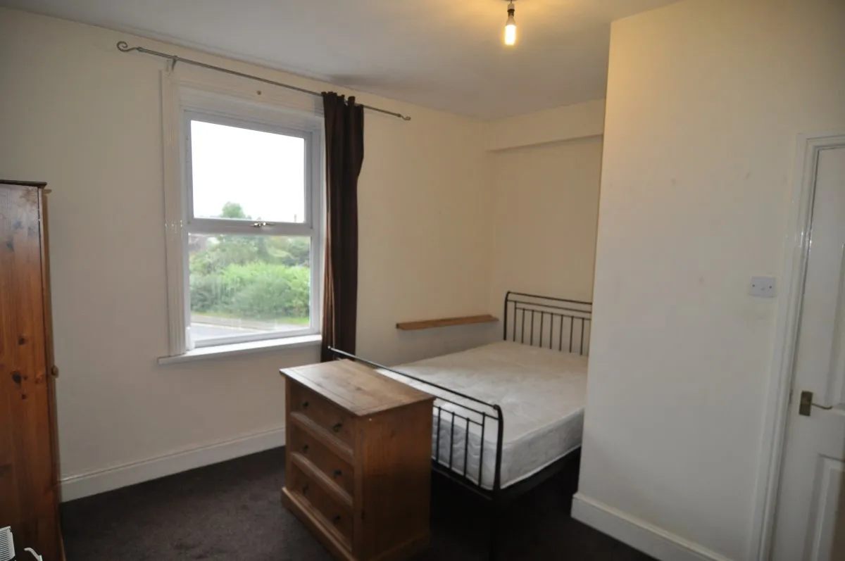 Doncaster Road, Ardsley, photo 19