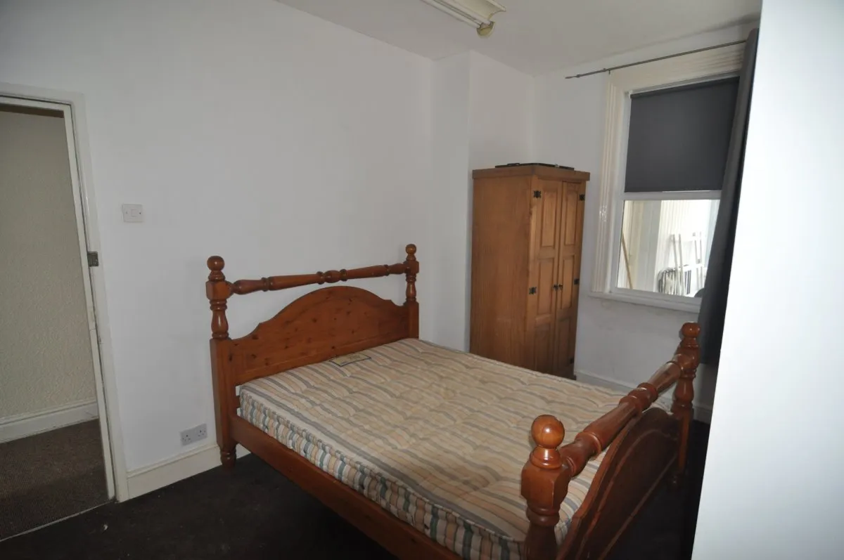 Doncaster Road, Ardsley, photo 12