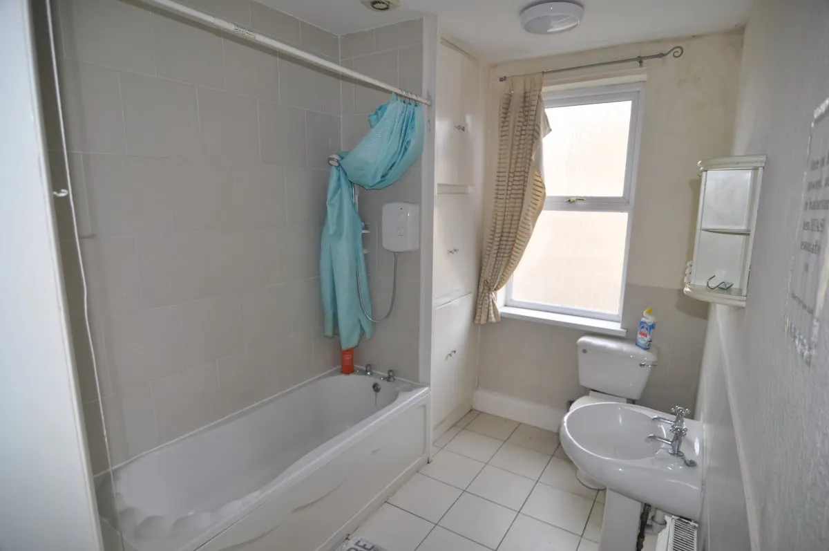 Doncaster Road, Ardsley, photo 7
