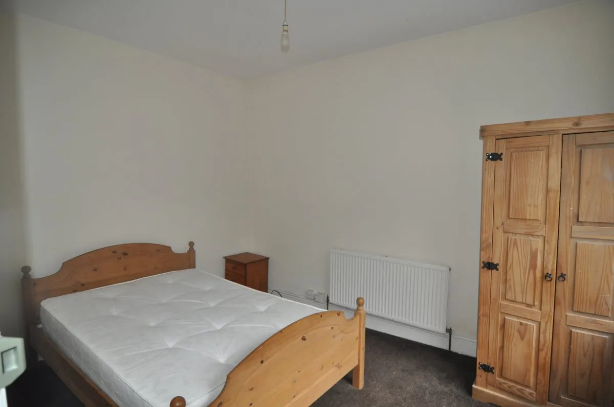 Doncaster Road, Ardsley, photo 3
