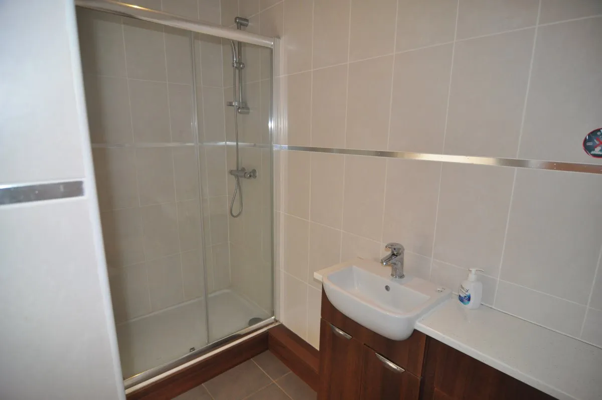 Doncaster Road, Ardsley, photo 6