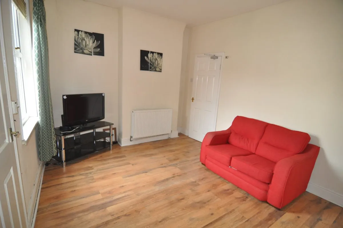 Doncaster Road, Ardsley, photo 8