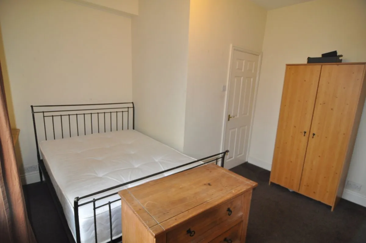 Doncaster Road, Ardsley, photo 18