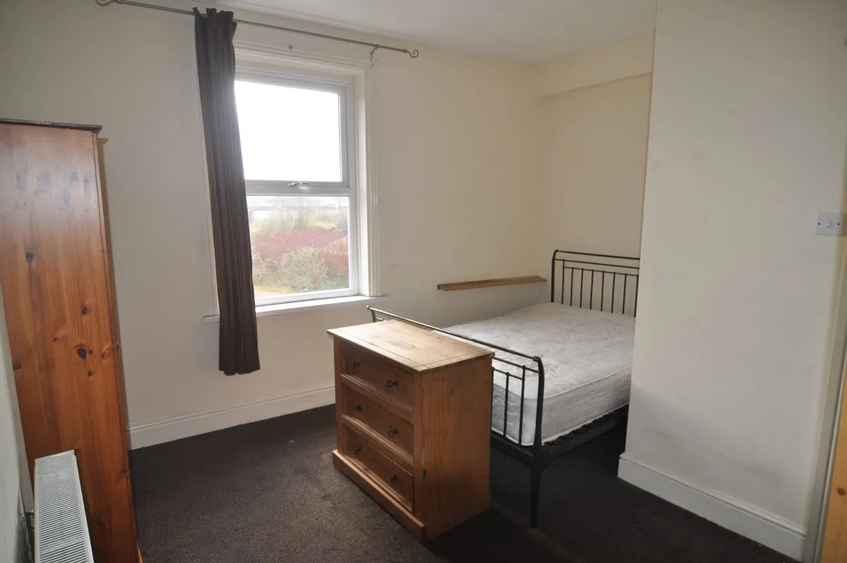 Doncaster Road, Ardsley, photo 4