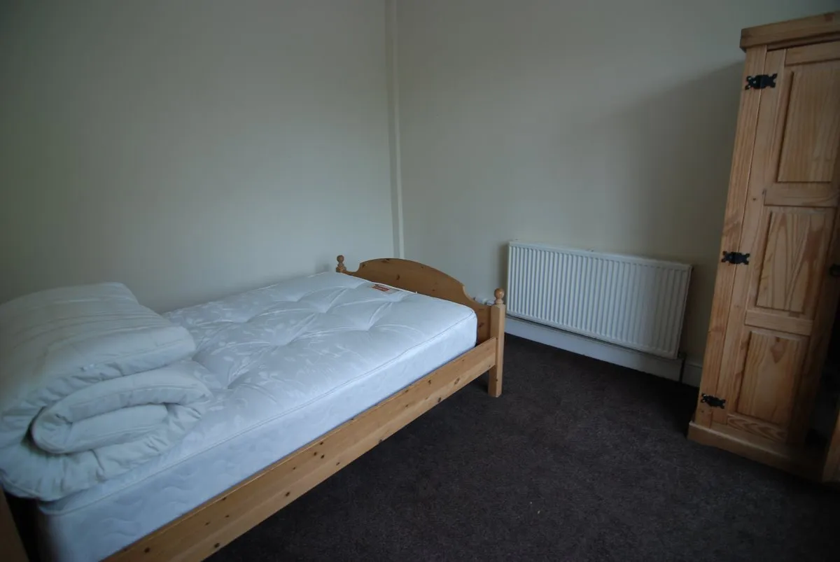 Doncaster Road, Ardsley, photo 16