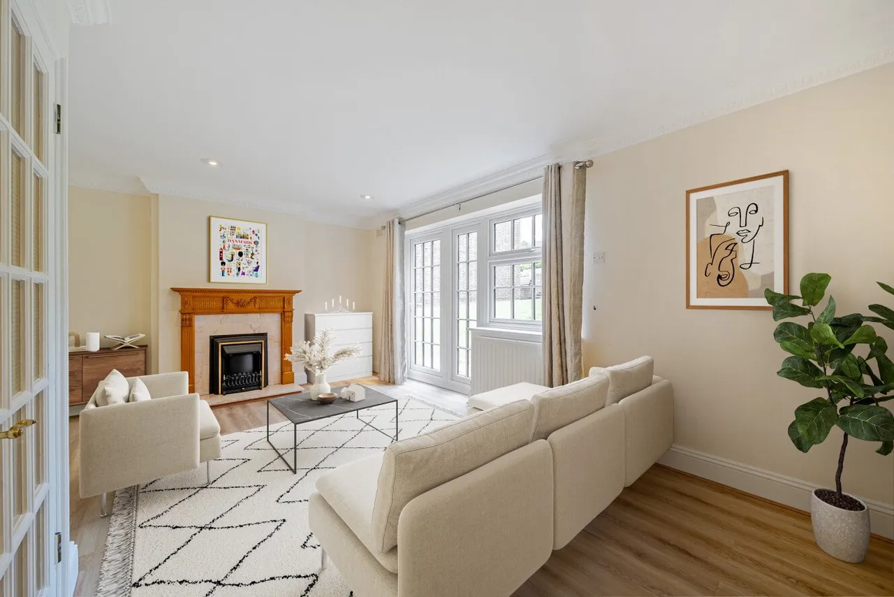3 bed flat for sale, Albert Drive, London, SW19