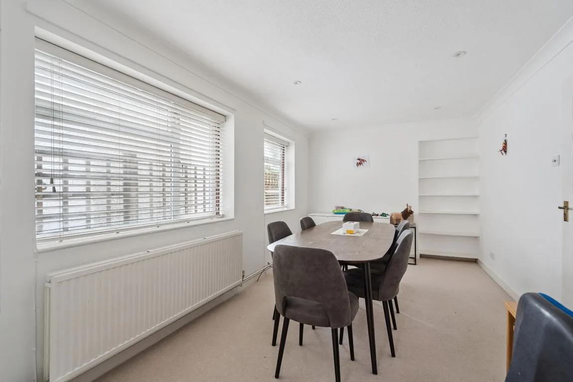 Pinner, HA5, photo 18