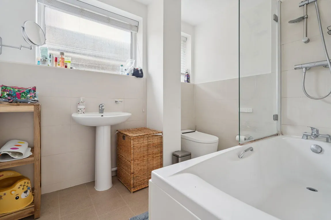 Pinner, HA5, photo 12