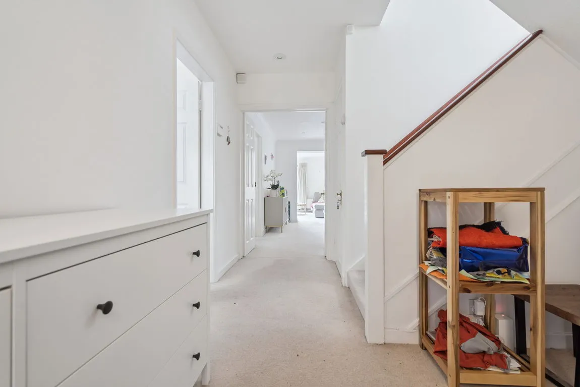 Pinner, HA5, photo 16