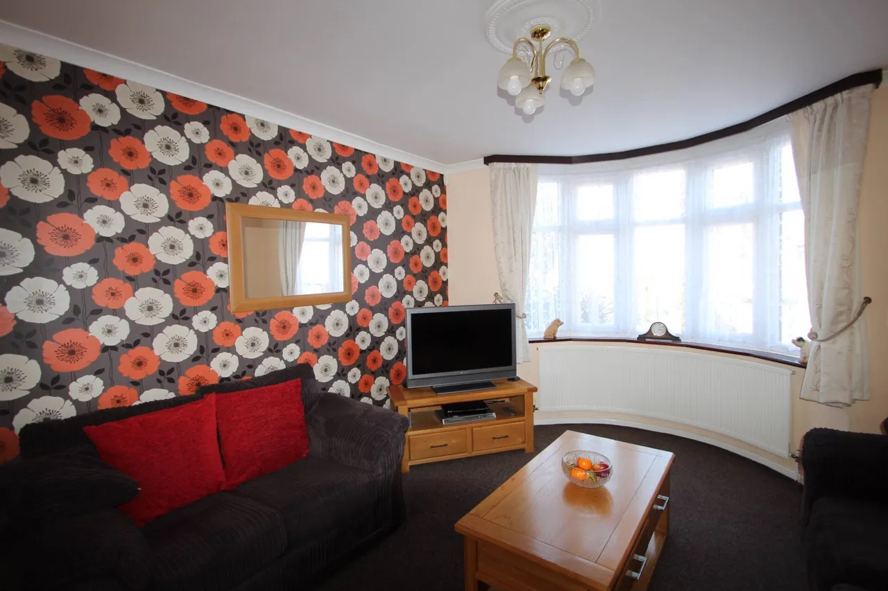 Madison Crescent, Bexleyheath, Kent, DA7, photo 3