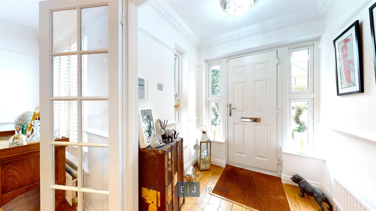 Alderton Mews, Alderton Hill, Loughton, photo 2