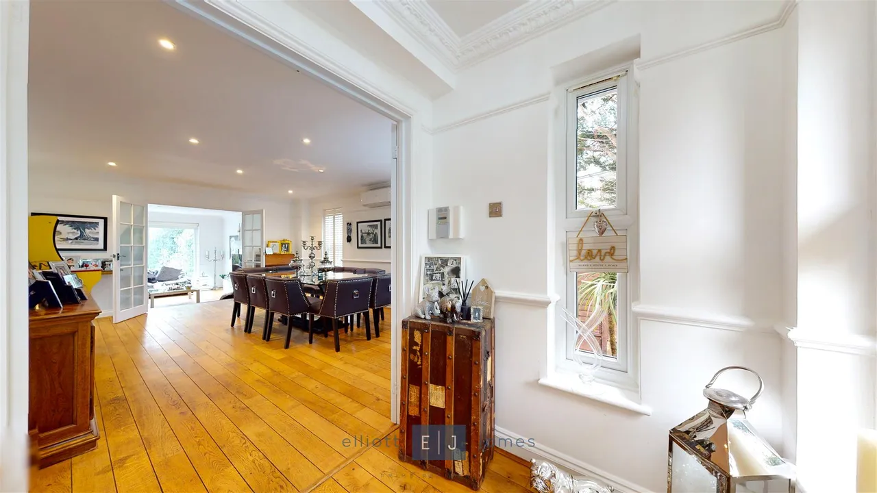 Alderton Mews, Alderton Hill, Loughton, photo 3