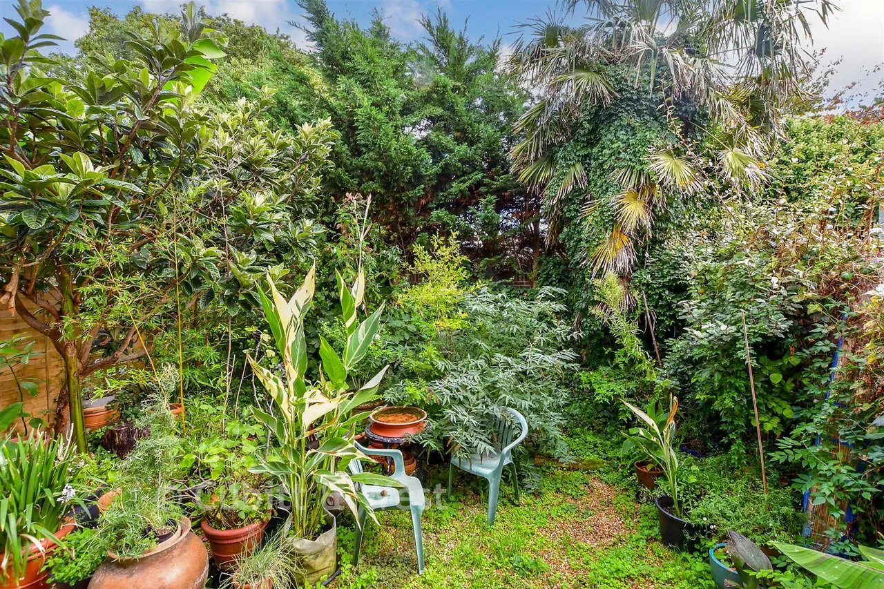 Maisemore Gardens, Emsworth, PO10, photo 12