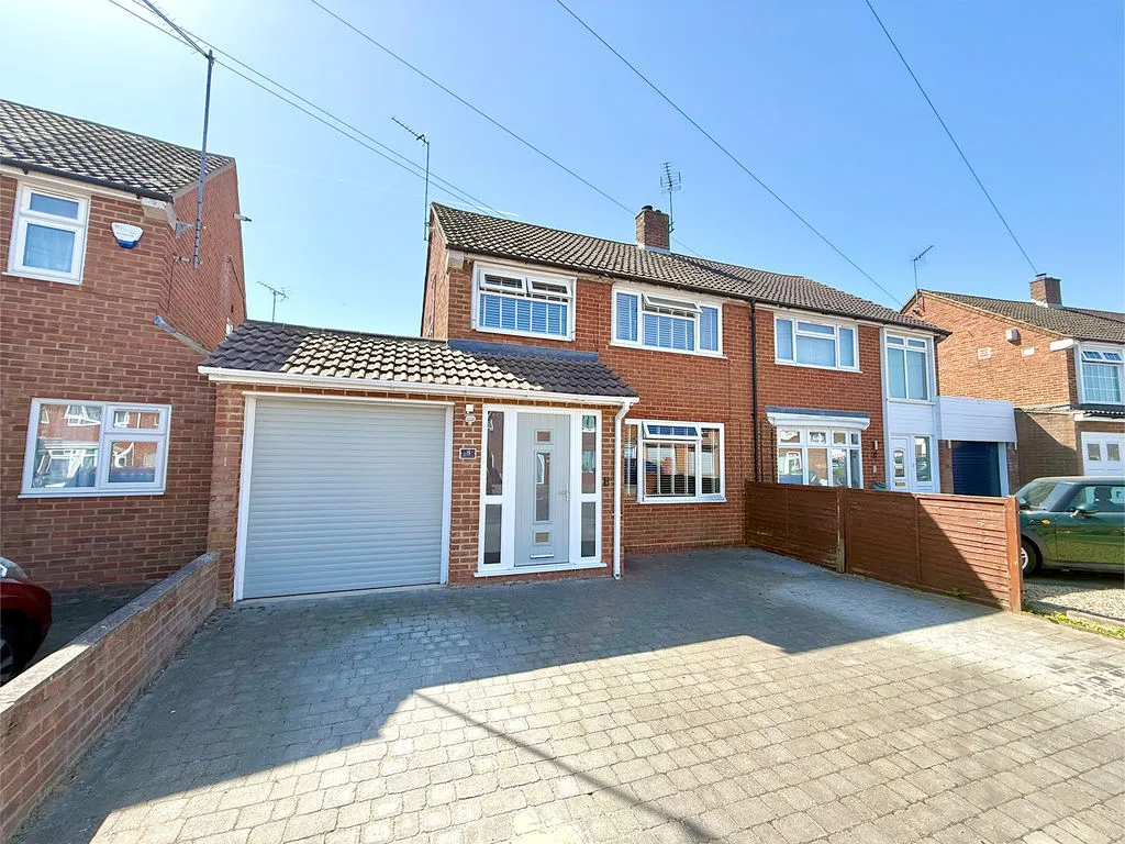 3 bed house for sale — Fairfield Road, Dunstable LU5 4JT