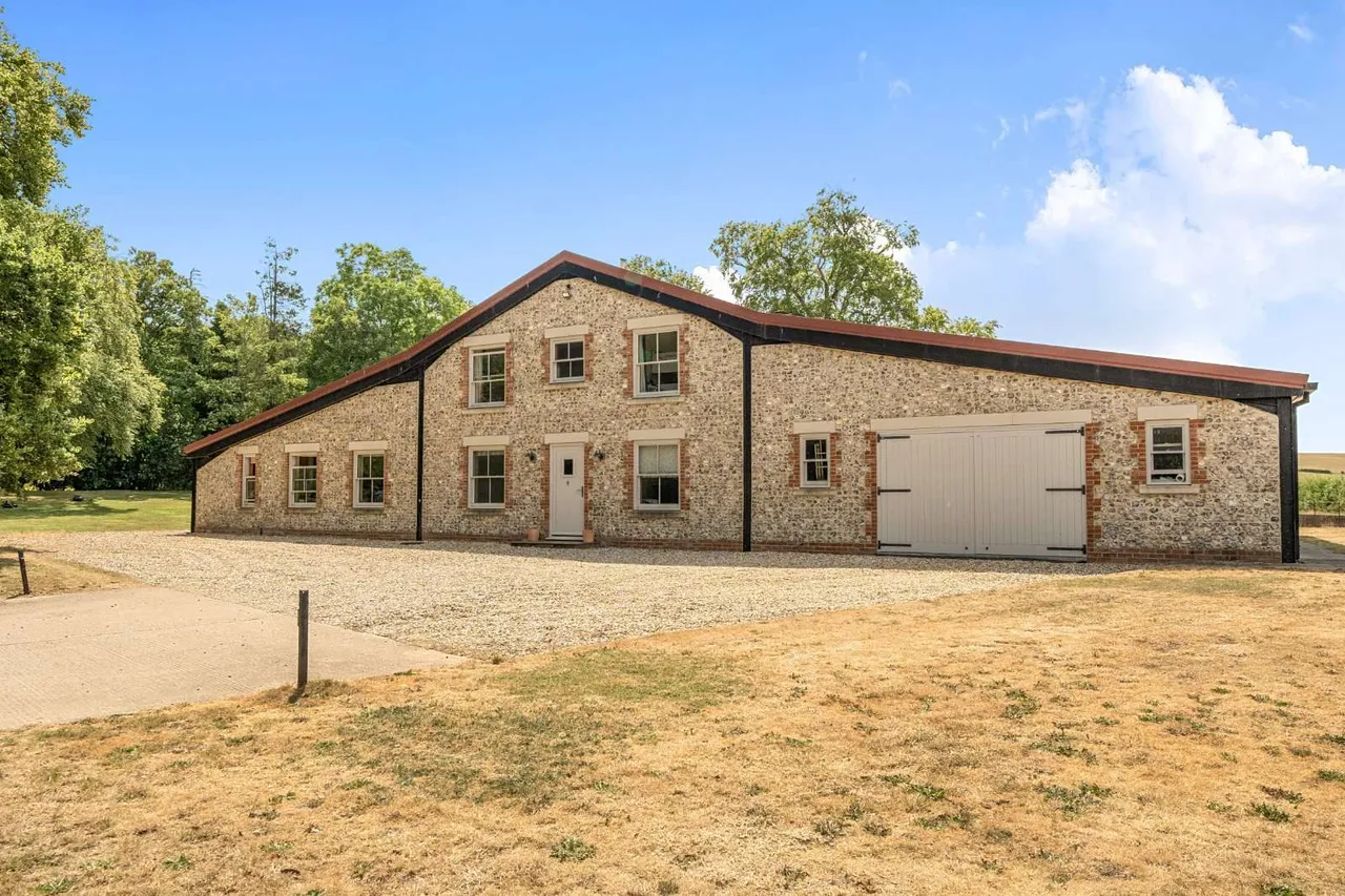 5 bed new development for sale — Hollom Down, Lopcombe, Salisbury, Hampshire, SP5 1BP
