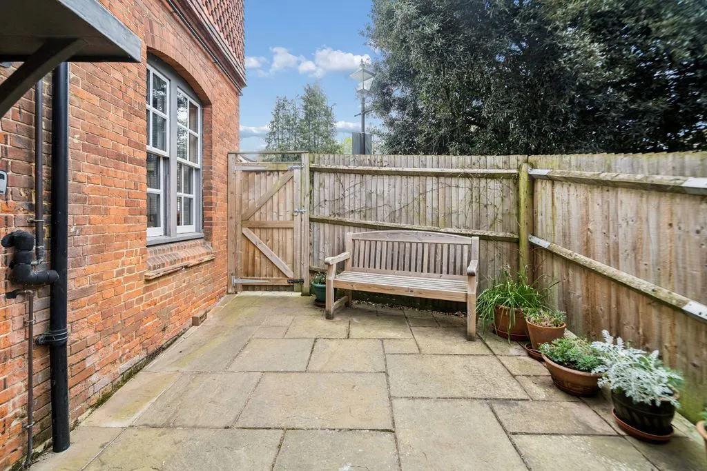 Liston Road, Marlow SL7 1AS, photo 2
