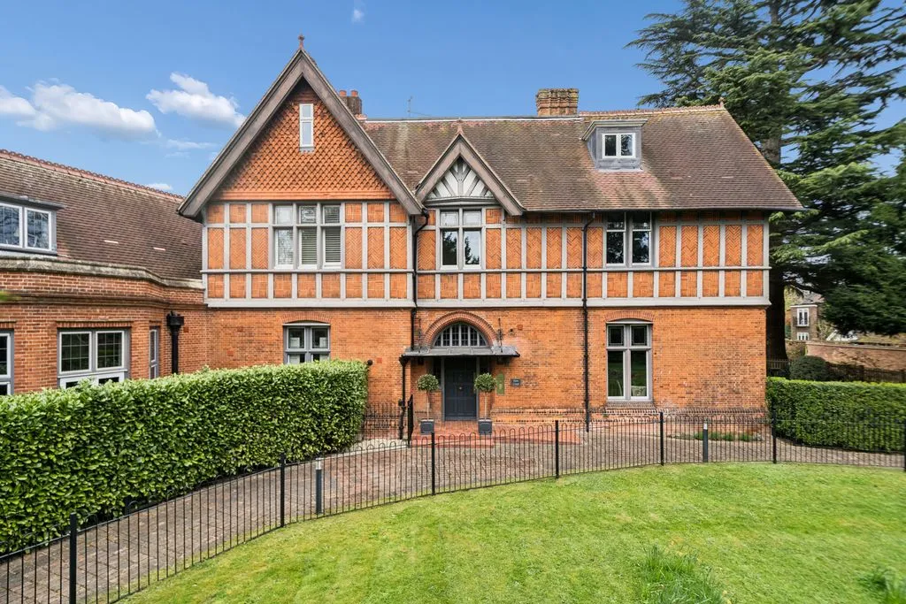2 bed house for sale — Liston Road, Marlow SL7 1AS