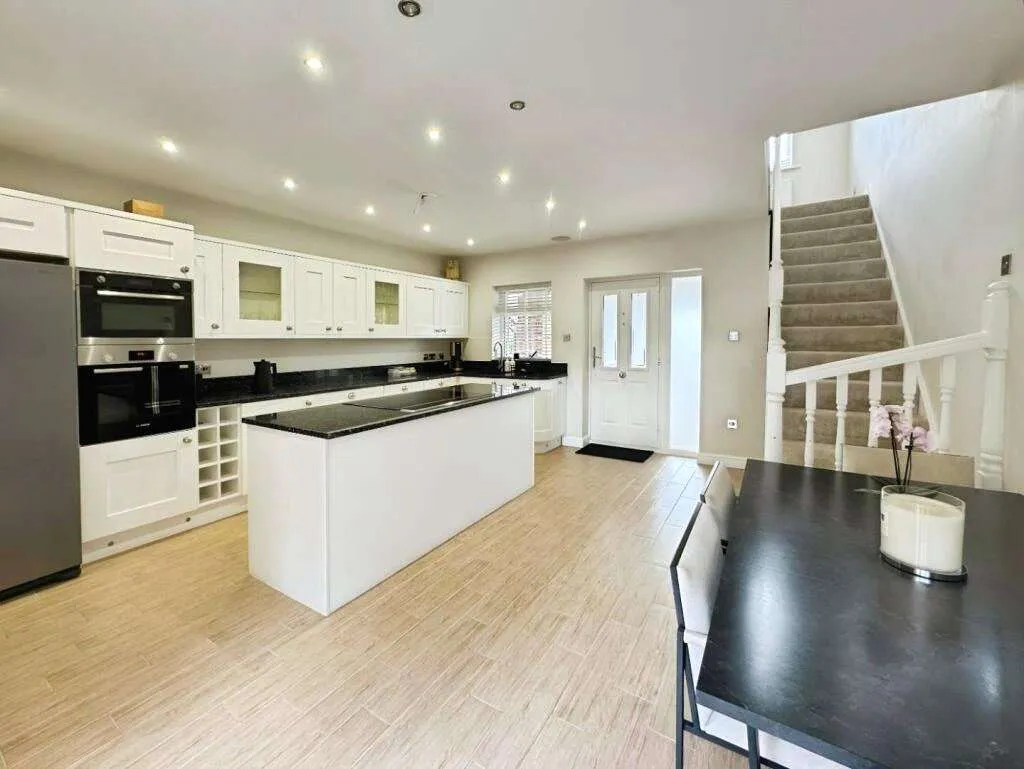 Knutsford Road, Alderley Edge, Cheshire, SK9 7SD, photo 2