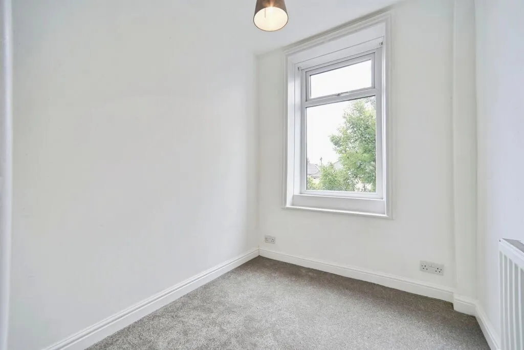 Hawthorn Crescent, Yeadon, LS19, photo 8