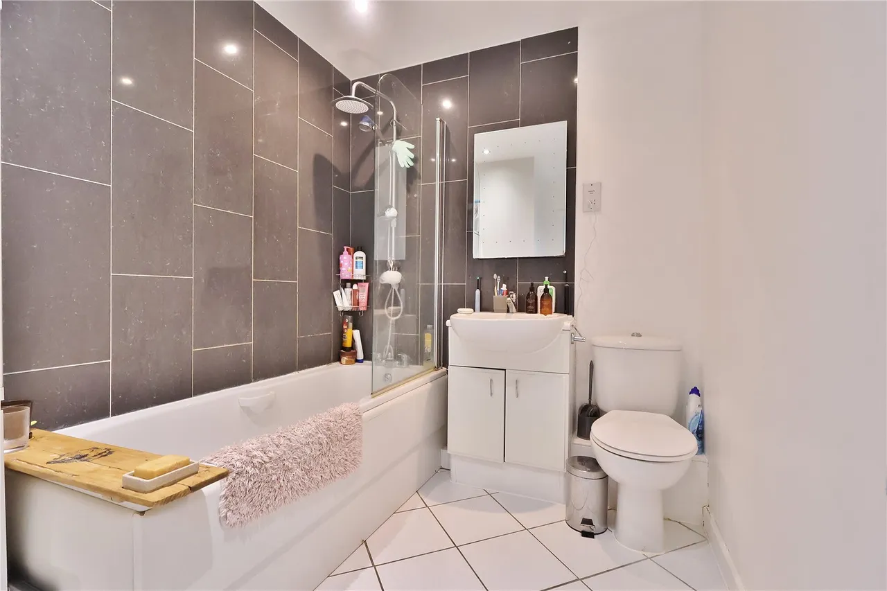 Hipley Street, Old Woking, GU22, photo 9