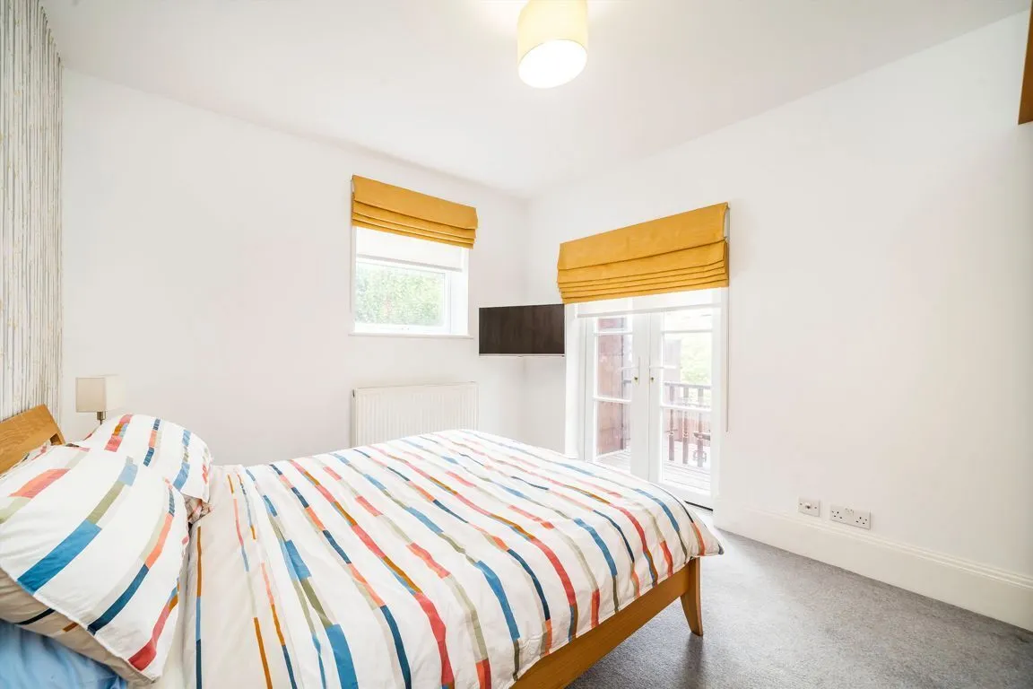 Lynton Road, W3, photo 4