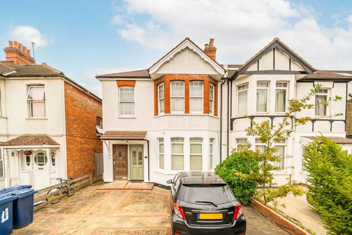 2 bed property for sale, Lynton Road, W3