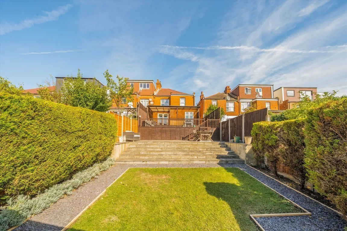 Lynton Road, W3, photo 8