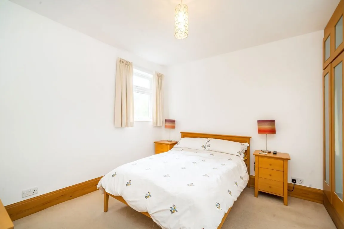 Lynton Road, W3, photo 5