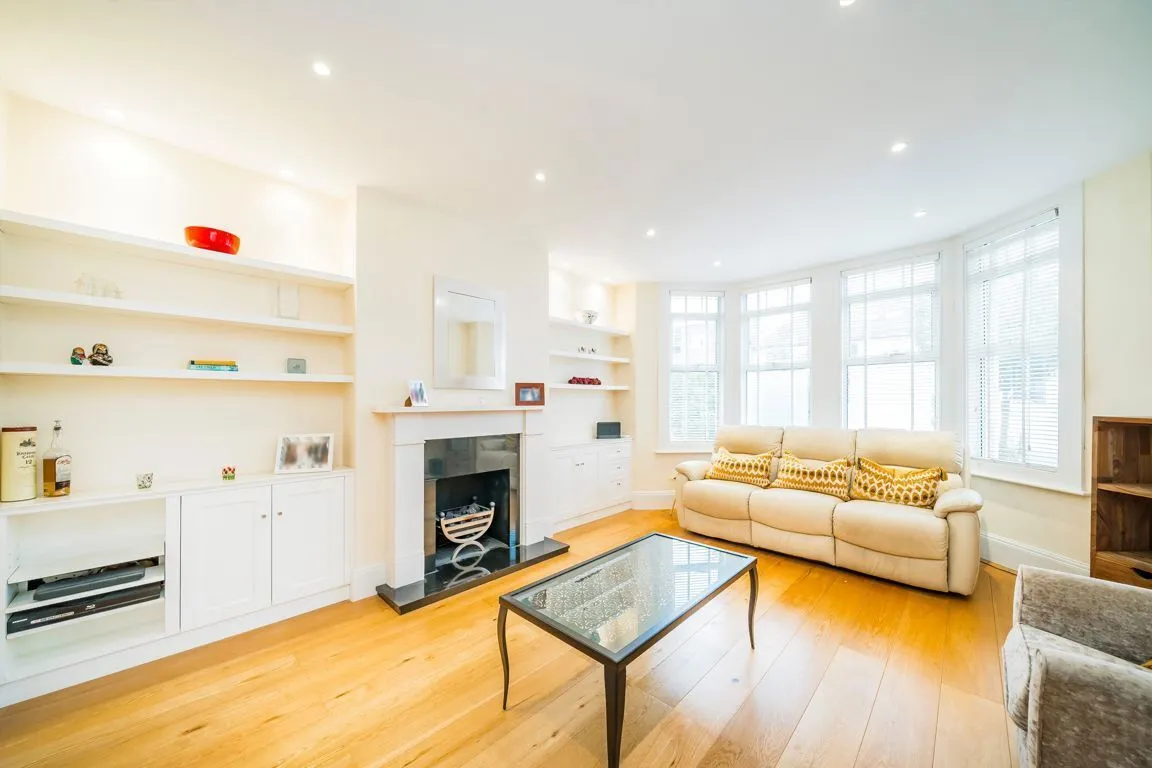 Lynton Road, W3, photo 3