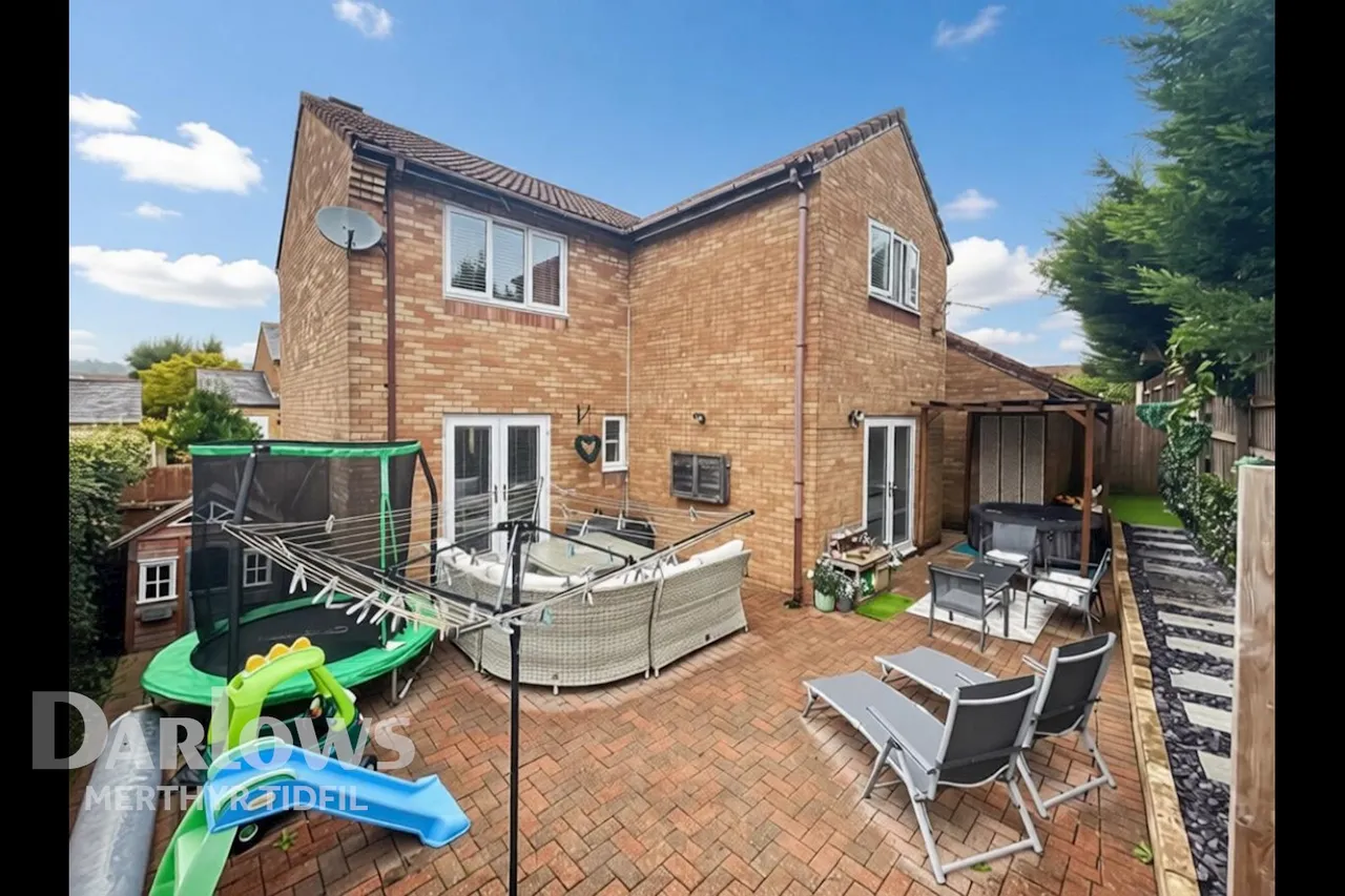 Shire Court, Treharris, photo 16