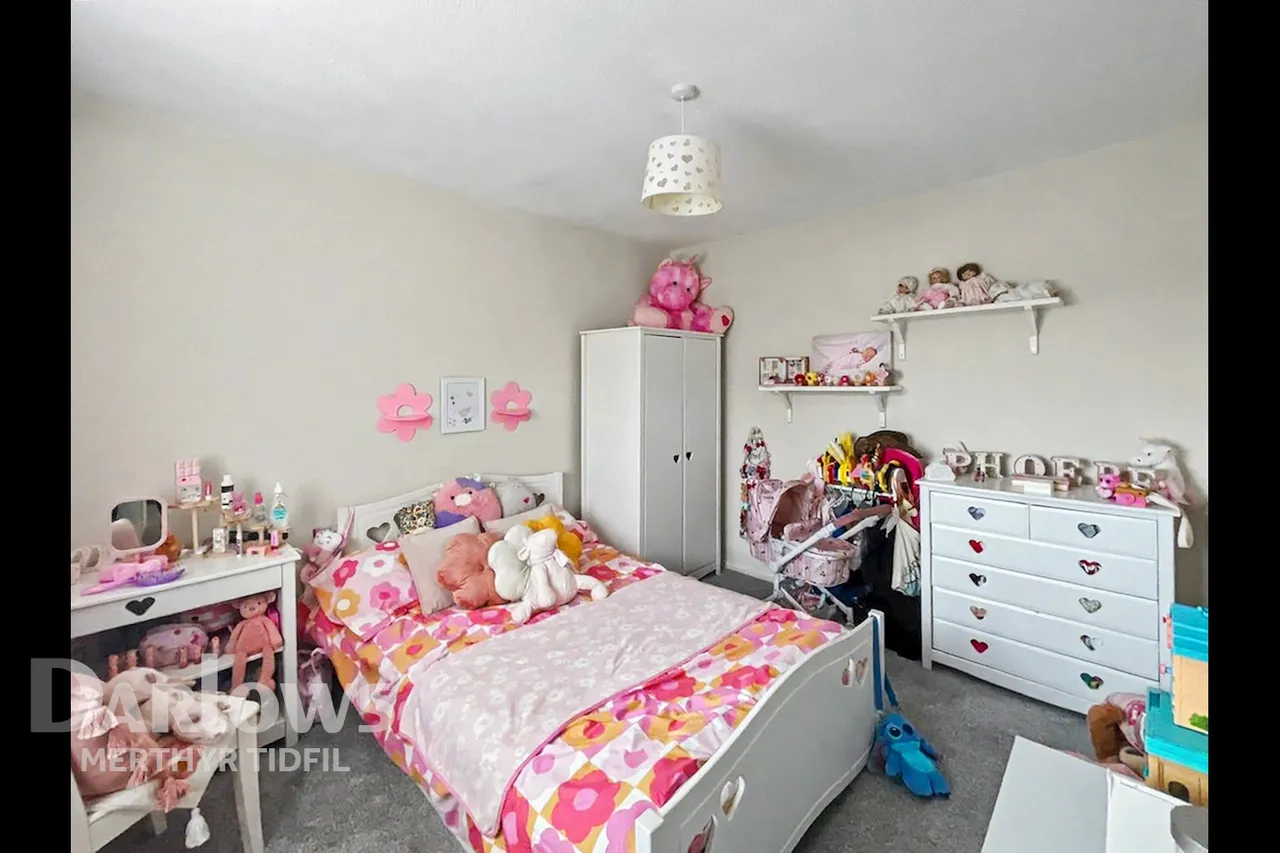 Shire Court, Treharris, photo 7
