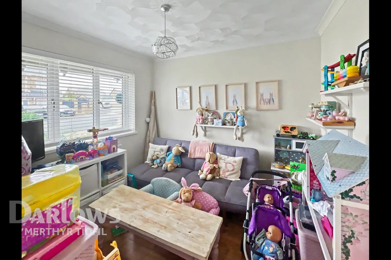 Shire Court, Treharris, photo 9