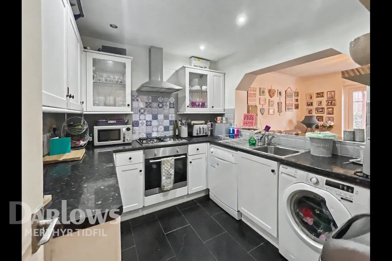 Shire Court, Treharris, photo 4
