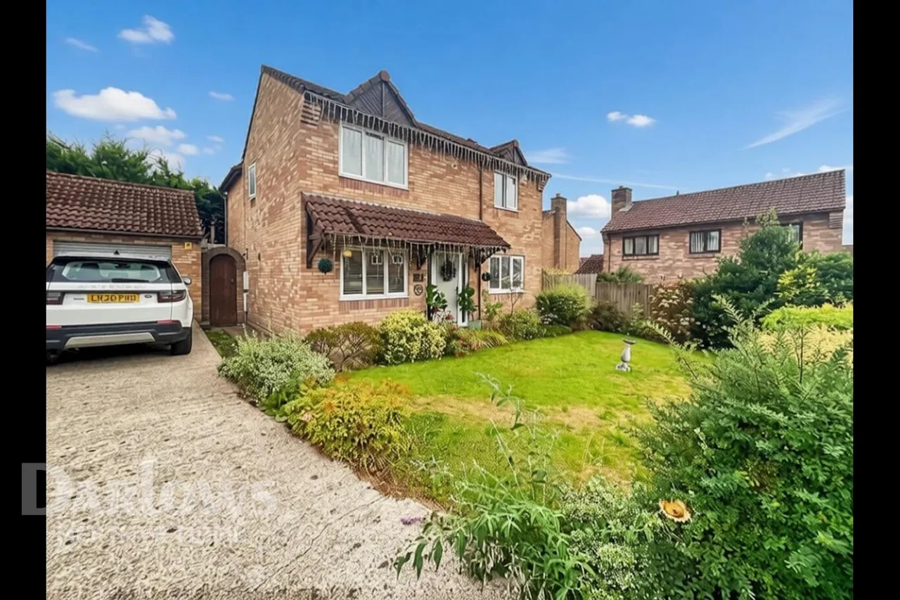 4 bed house for sale, Shire Court, Treharris