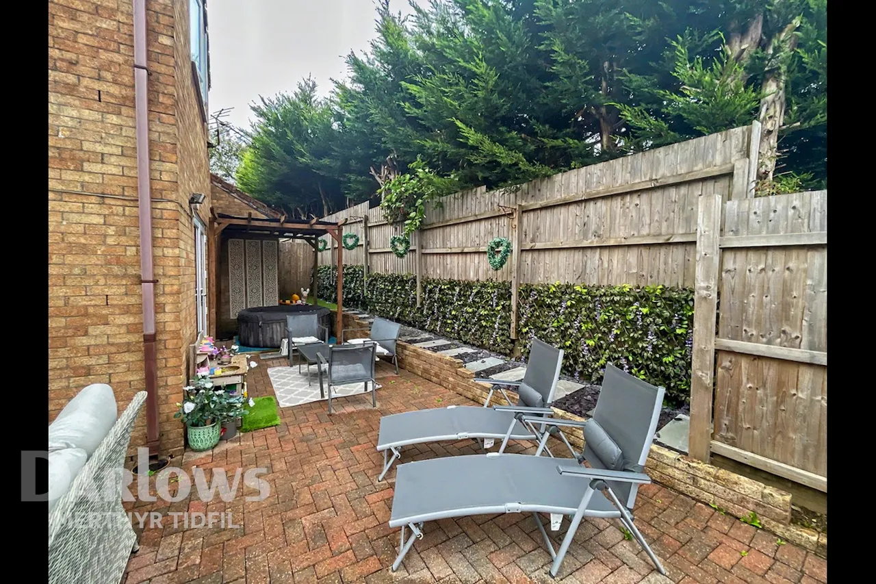 Shire Court, Treharris, photo 14