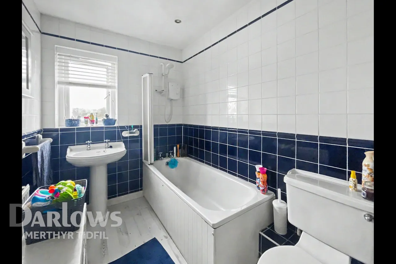 Shire Court, Treharris, photo 13