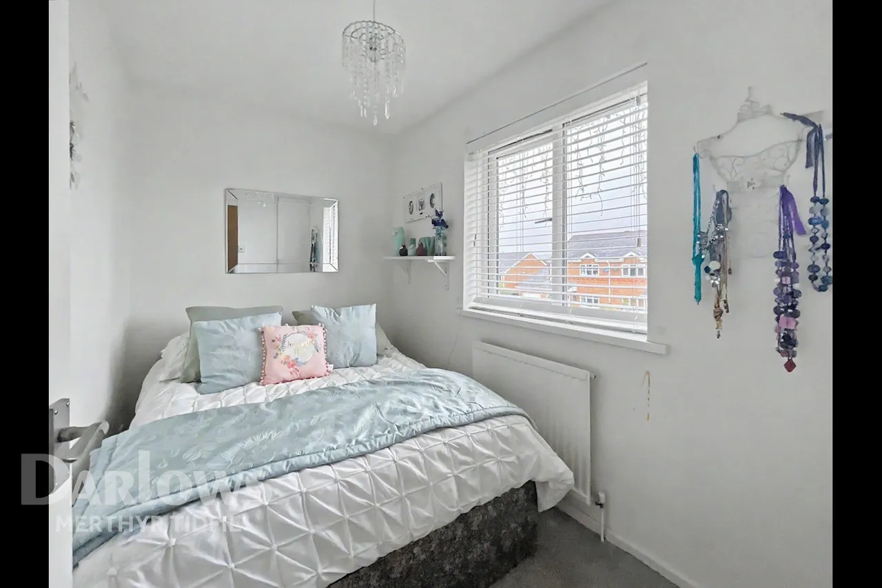 Shire Court, Treharris, photo 11