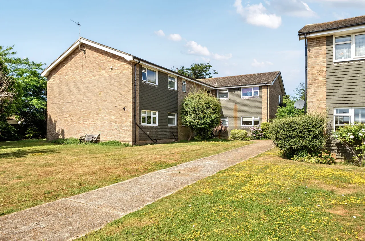 2 bed flat for sale, Bridge Close, Lancing, BN15