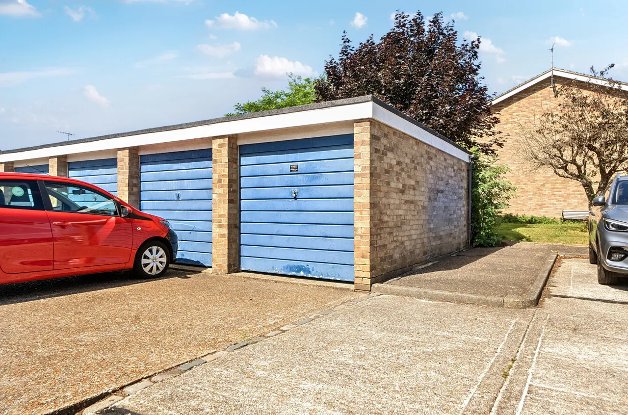 Bridge Close, Lancing, BN15, photo 13
