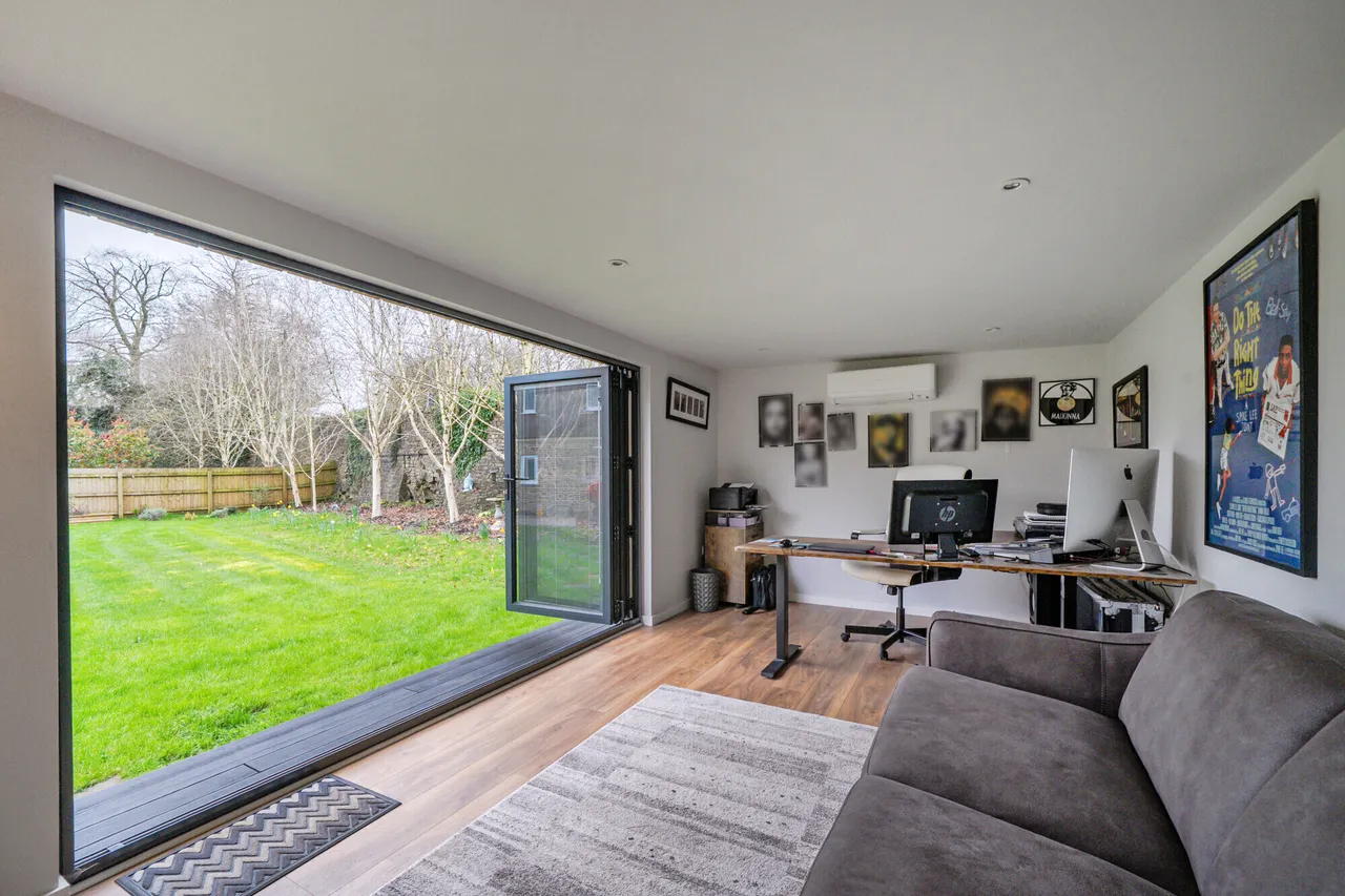 Thornbury Hill, Alveston, BS35, photo 11