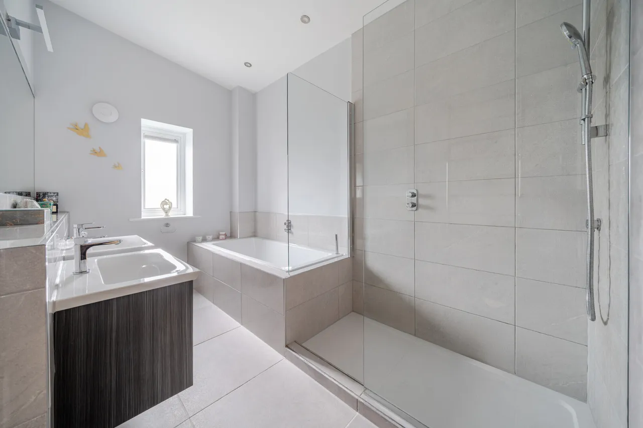 Thornbury Hill, Alveston, BS35, photo 8