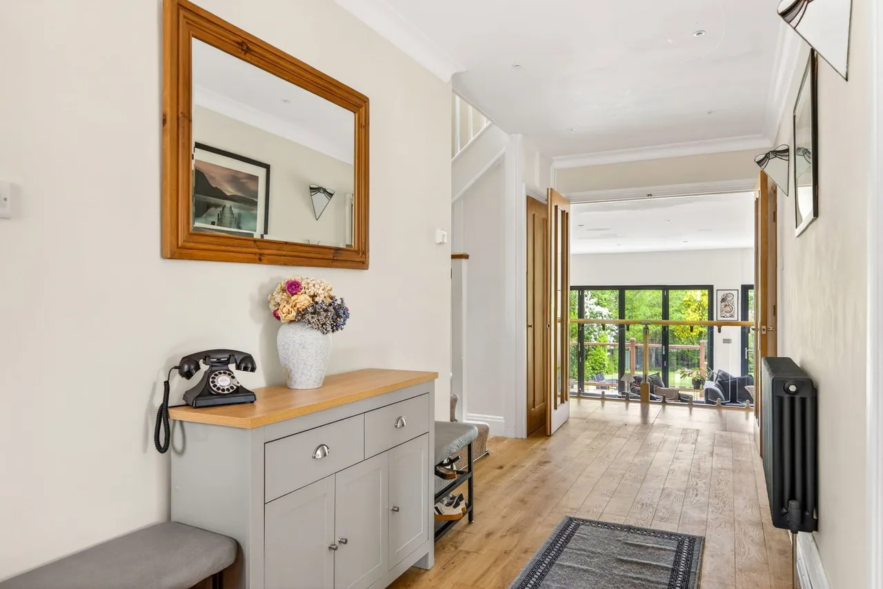 Walkfield Drive, Epsom Downs, KT18 5UF, photo 5