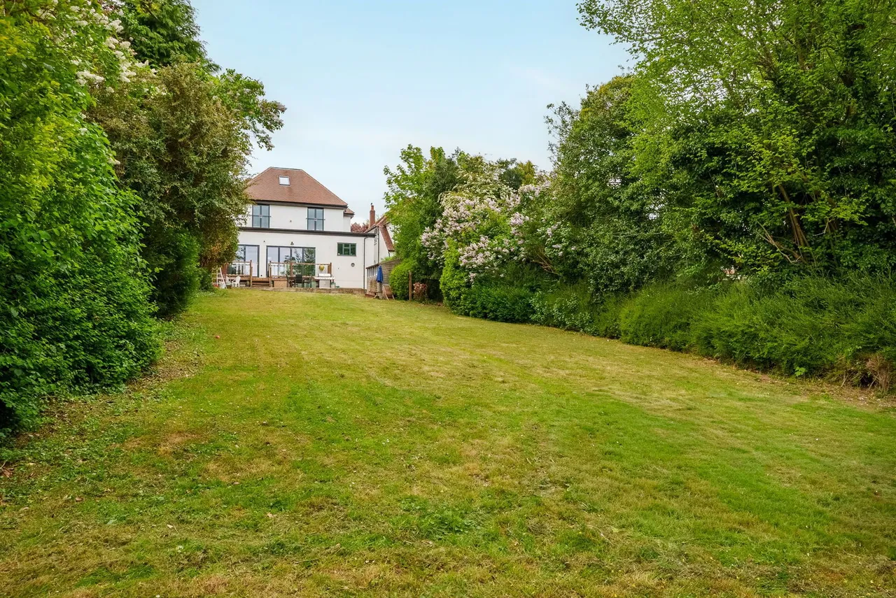Walkfield Drive, Epsom Downs, KT18 5UF, photo 4