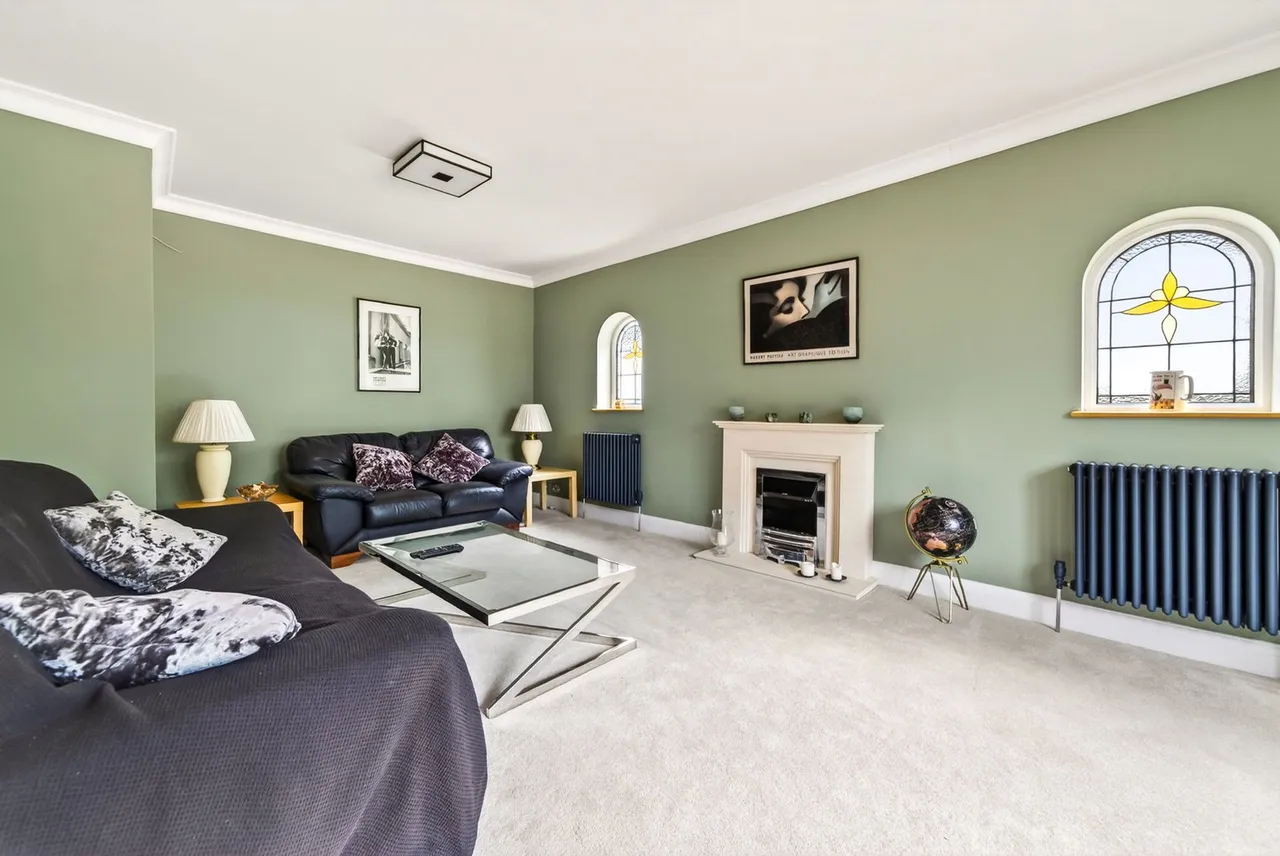 Walkfield Drive, Epsom Downs, KT18 5UF, photo 7