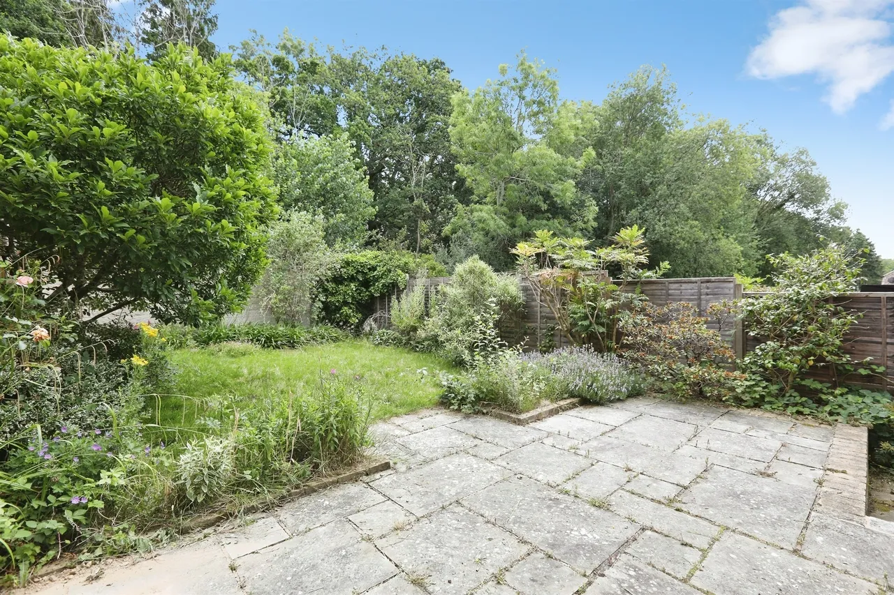 Woodbury Avenue, East Grinstead, RH19, photo 12